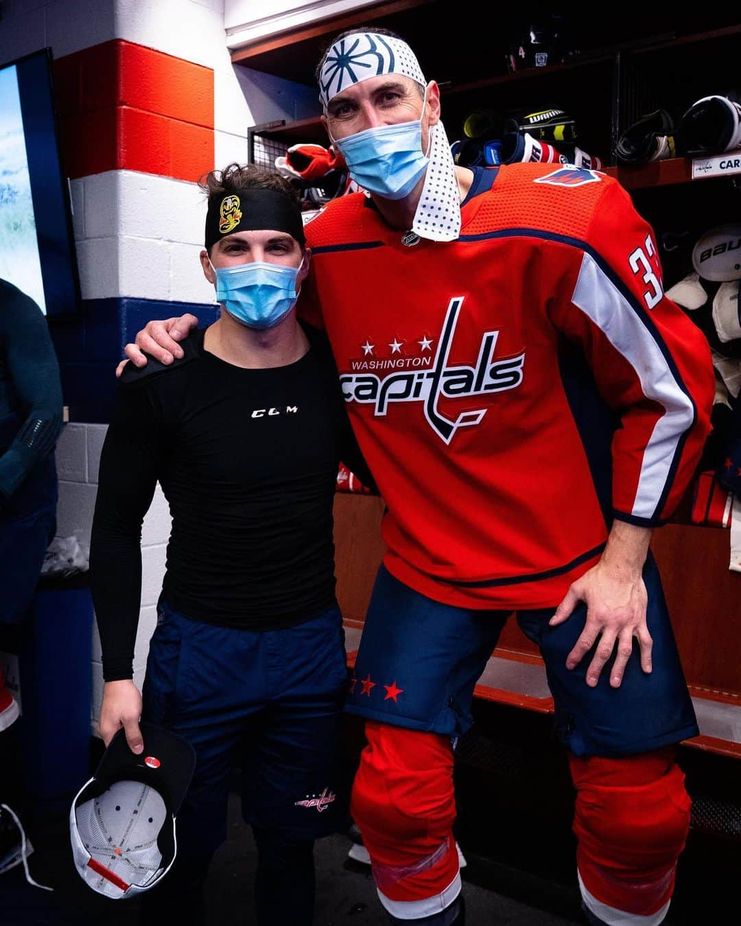 NHLさんのインスタグラム写真 - (NHLInstagram)「Bow to your sensei! (📷 @capitals)」1月30日 2時31分 - nhl