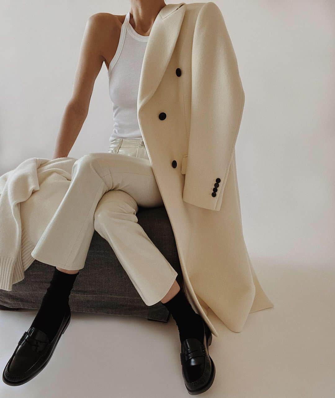 Jブランドのインスタグラム：「Does it come in white?」