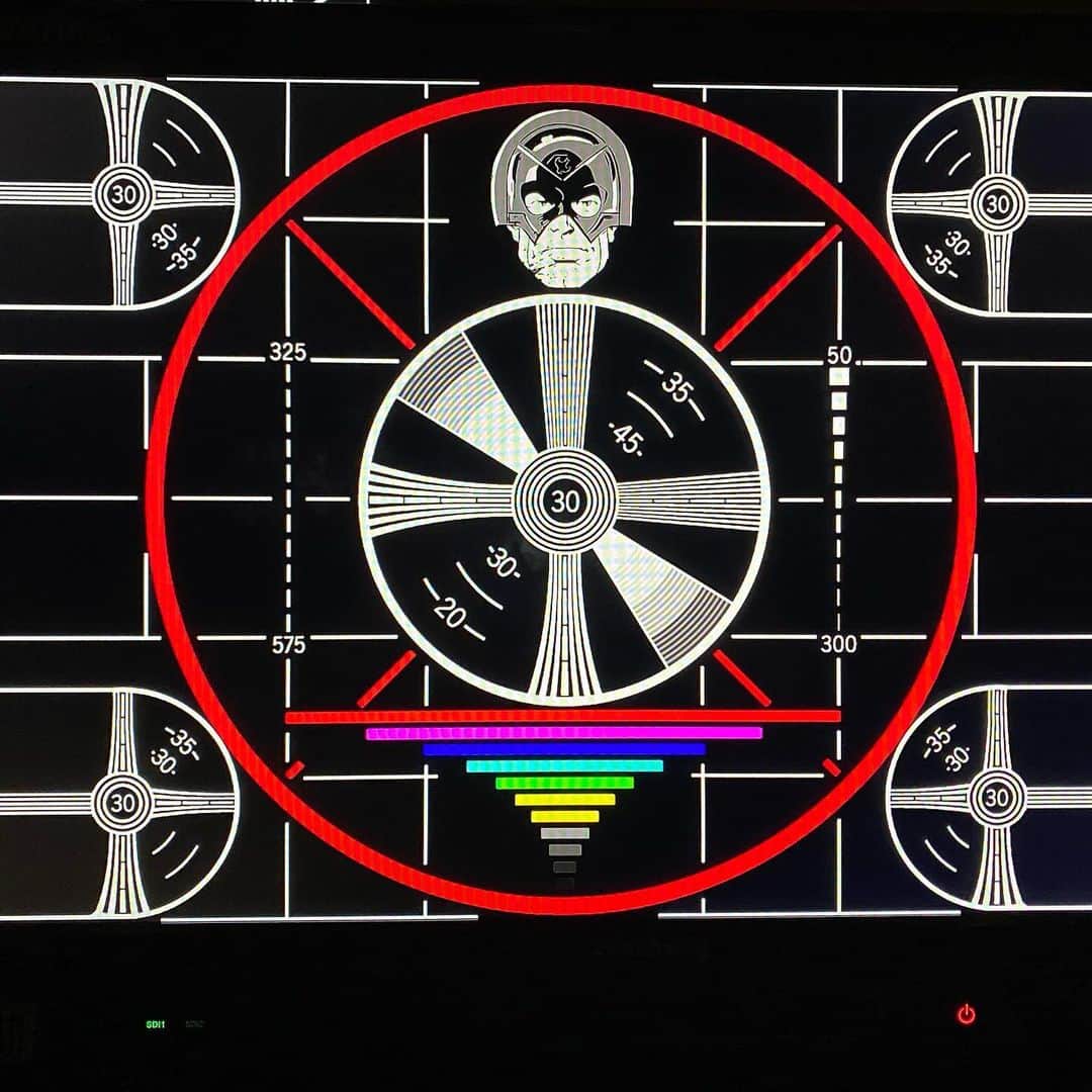 ジェームズ・ガンのインスタグラム：「My monitor on set right now. #Peacemaker」