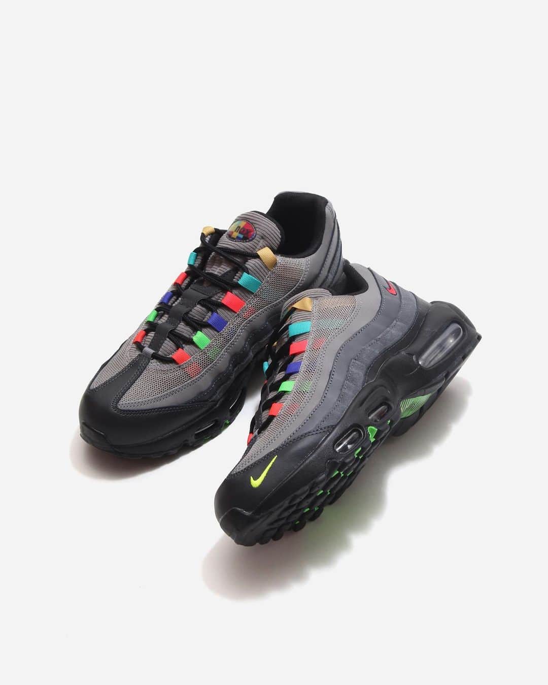 A+Sのインスタグラム：「in stock now﻿ ﻿ ■NIKE AIR MAX 95 SE﻿ COLOR : LIGHT CHARCOAL/UNIVERSITY RED-BLACK﻿ SIZE : 26.0cm-29.0cm 30.0cm ﻿ PRICE : ¥17,000 (+TAX)﻿ ﻿ AIR MAXのすべてを称えよう。﻿ 人体と定番のトラックスタイルをイメージしたデザインのナイキ エア マックス 95 SEは、抜群の快適性と注目を集める魅力的なスタイルを兼ね備えています。 他の90年代Air Maxアイコンから採用したDNAと素材、カラーを組み合わせ、柔らかいクッショニングで歩きながらAirの進化を称えます。﻿ ﻿ Celebrate all of AIR MAX.﻿ Designed with the image of the human body and classic truck style, the Nike Air Max 95 SE combines outstanding comfort with an attractive style that attracts attention. Combining DNA, materials, and colors from other 90's Air Max icons, the soft cushioning celebrates the evolution of the Air while walking.﻿ ﻿ #a_and_s﻿ #NIKE﻿ #NIKEAIRMAX﻿ #NIKEAIRMAX95﻿ #NIKEAIRMAX95SE」