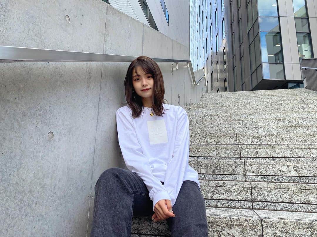 足立佳奈のインスタグラム：「グッズできましたっ☺︎☺︎ 10枚写真のせてるので最後までみてねっ💭  #ツアーグッズ」