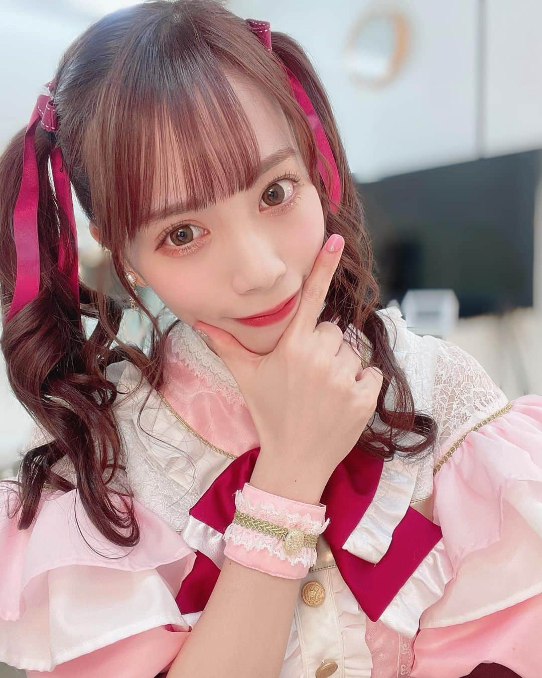 宇佐美幸乃のインスタグラム：「新衣装×ツインテール  #idol #アイドル　#秋葉原　#akihabara #luce #instagood #instalike #instagram #ツインテール　#pink #fff #followｍe #リボン　#フリル　#ヘアアレンジ」
