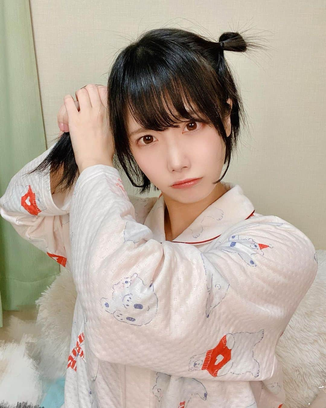 愛川こずえのインスタグラム：「🥺ྀིྀི ヘアアレンジって 難しい、、(๑o̴̶̷᷄﹏o̴̶̷᷄๑)」