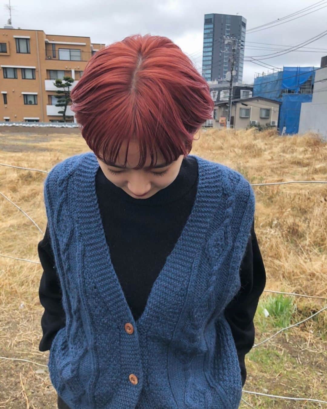 MELLOWのインスタグラム：「Berry color🍓🫐🍑🍎🍒 【stylist: @mellow_watarutakagi】 . .  【takagiモデルヘア】⇨#MELLOWtakagihair . . ・ ・ ・ 【メニュー】 カット＋ケアブリーチ＋ケアカラー . . 【Mellowのお客様ヘアスタイル】⇨@mellow.hair.style . . . . . . . . . .#ケアブリーチ #ケアカラー #ケアブリーチハイライト  #mellowsalon#髪型#カラー #透明感カラー#外国人風#外国人風カラー #アッシュカラー #ハイライトカラー#ブリーチハイライト#オレンジヘアー#ショートヘア#デザインカラー#透け感カラー#表参道美容院#外国人風カット #美容院#原宿美容院#抜け感ヘア#MELLOWbobhair#暖色系#オレンジ#sustainable#sustainablesalon#サスティナブル#ethical#エシカル」