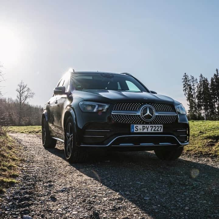 Mercedes-Benz Thailandさんのインスタグラム写真 - (Mercedes-Benz ThailandInstagram)「Rise to meet the challenge of a new adventure each day with the Mercedes-Benz GLE.  📸 Sebastian Wolf  #MercedesBenz #MercedesBenzThailand」1月30日 13時00分 - mercedesbenzthailand