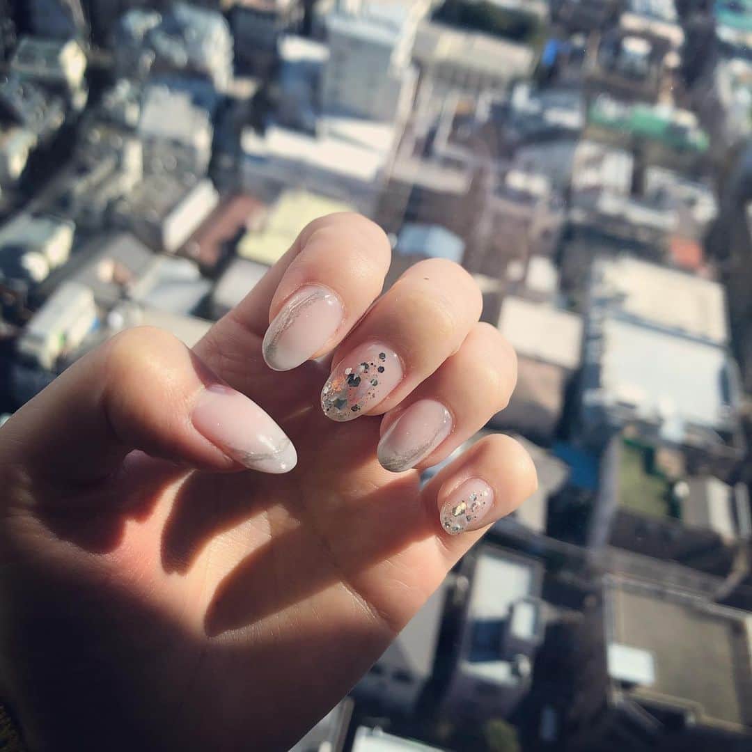 RUUNAのインスタグラム：「. . new nail☁️ クリア感あってお気に入り。 . . #new #nail  #jellynails  #change #favorite  #clear #white #colour #like  #japan #tokyo #city #today  #ネイル #お気に入り #ジェルネイル  #クリアネイル #ホワイト #カラー」
