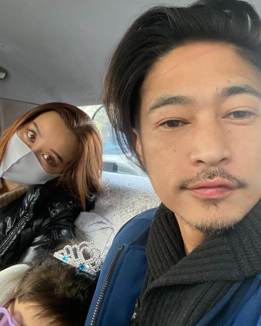 窪塚洋介のインスタグラム：「久々にサッパリ髪切ってみた説を唱える41歳(2児の父)、腸活中だってよ。 #腸男 #腸内会 #腸脳力」