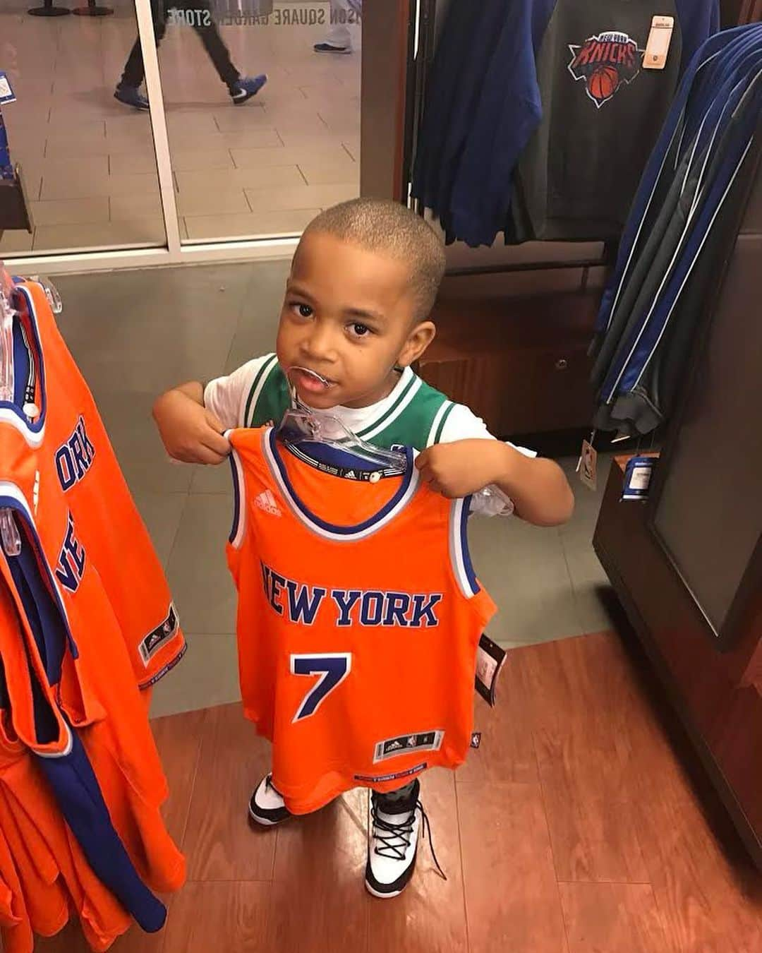 アイザイア・トーマスさんのインスタグラム写真 - (アイザイア・トーマスInstagram)「Happy 9th birthday to my young KILLA Jaiden aka Lil Jay Jay aka the life of the party!!! I love you big boy, we gon turn up in the house today LOL #JaidenTheGreat」1月30日 4時30分 - isaiahthomas