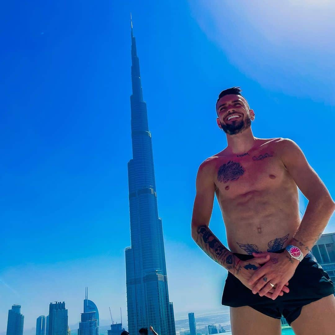 レミ・カベッラさんのインスタグラム写真 - (レミ・カベッラInstagram)「On the top 😍」1月30日 4時51分 - remycabella