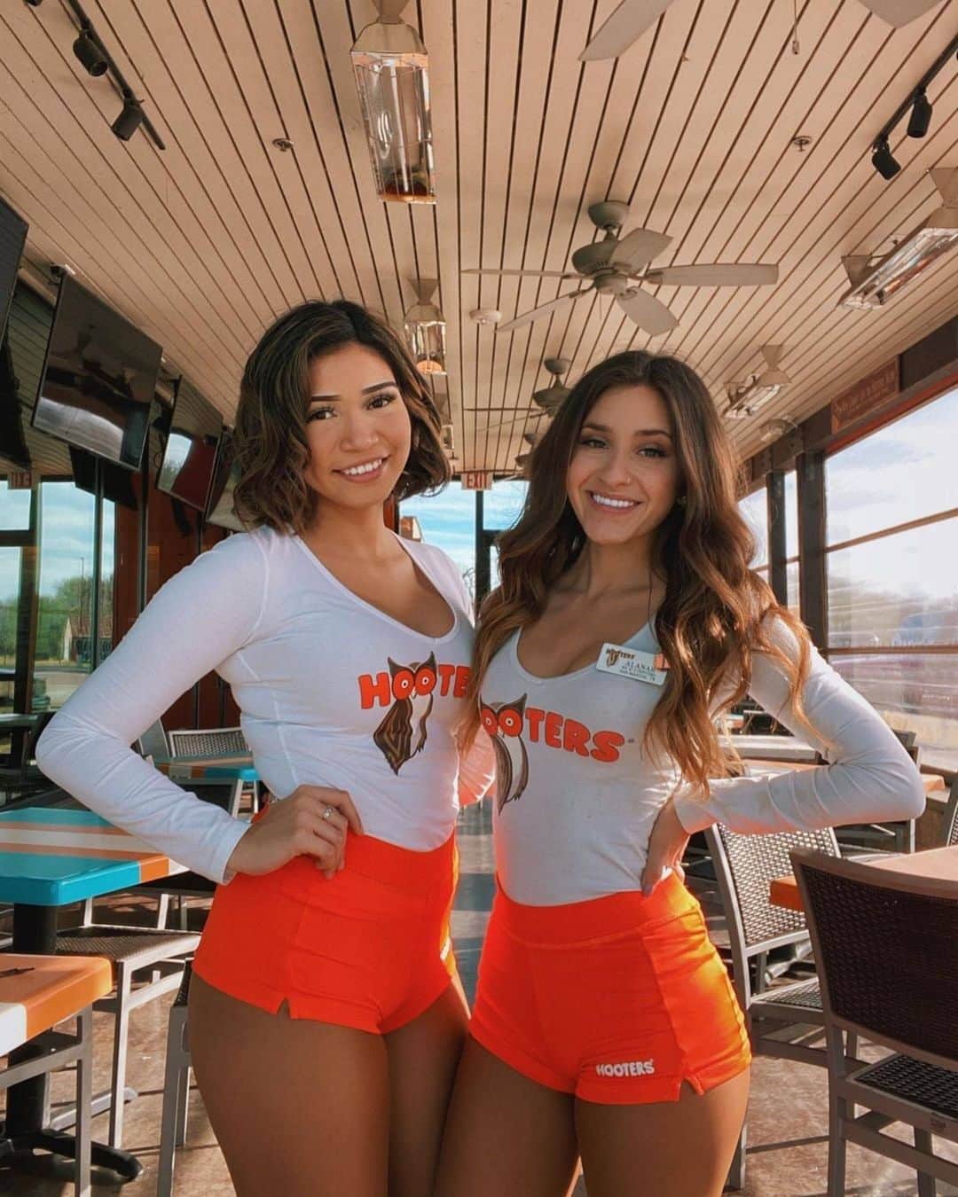 Hootersさんのインスタグラム写真 - (HootersInstagram)「Come on in! We’ll be here. 👋」1月30日 5時00分 - hooters