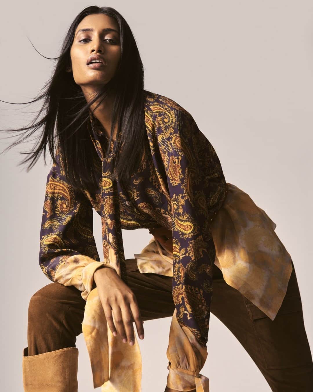The Outnetのインスタグラム：「To Do: Invest in natural hues and paisley prints to ensure '70s style continues to live on.  Shop all your favorite Instagram looks, just visit the link in bio」