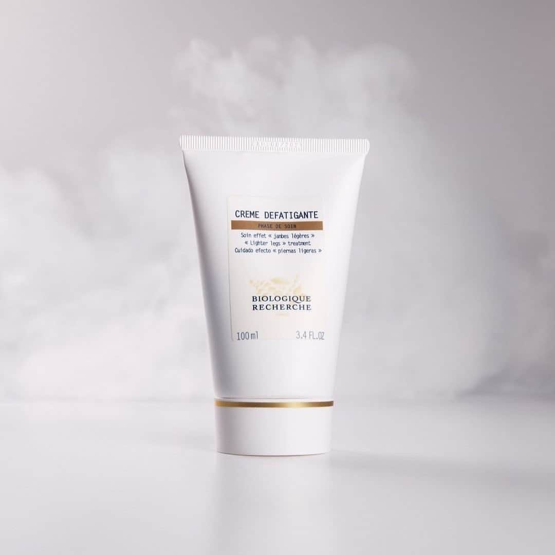 Biologique Recherche USAさんのインスタグラム写真 - (Biologique Recherche USAInstagram)「This weekend, indulge in the benefits of our Crème Défatigante. Rich in essential oils, this body cream works to soothe muscles and leave your legs feeling light, refreshed and weightless. The perk? Its unique formula also treats addresses micro-circulation problems. Apply in the morning, at night or whenever your legs need to feel lighter, fresher!  #BiologiqueRecherche #ambassadedelabeaute #instantdepeau #passion #expert #bodyproduct #bodycare #bodytreatment #beauty #soothing #refreshing #summertip #cremedefatigante #wellnesswithbr #weekend #wellnesswithbr」1月30日 5時09分 - biologique_recherche_usa