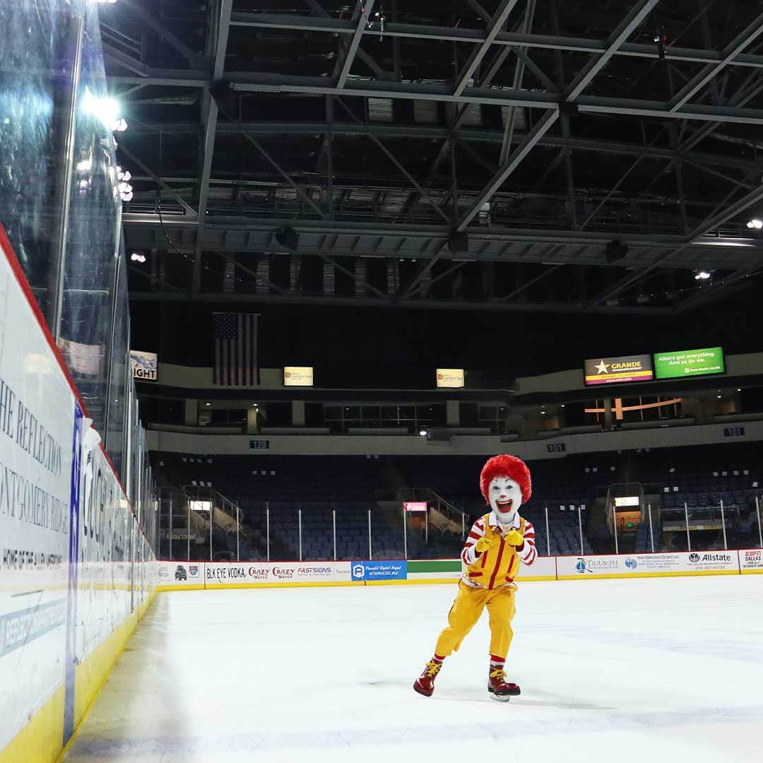 ドナルドさんのインスタグラム写真 - (ドナルドInstagram)「I shall call him...mini-me! 🤔」1月30日 5時26分 - ronaldmcdonald