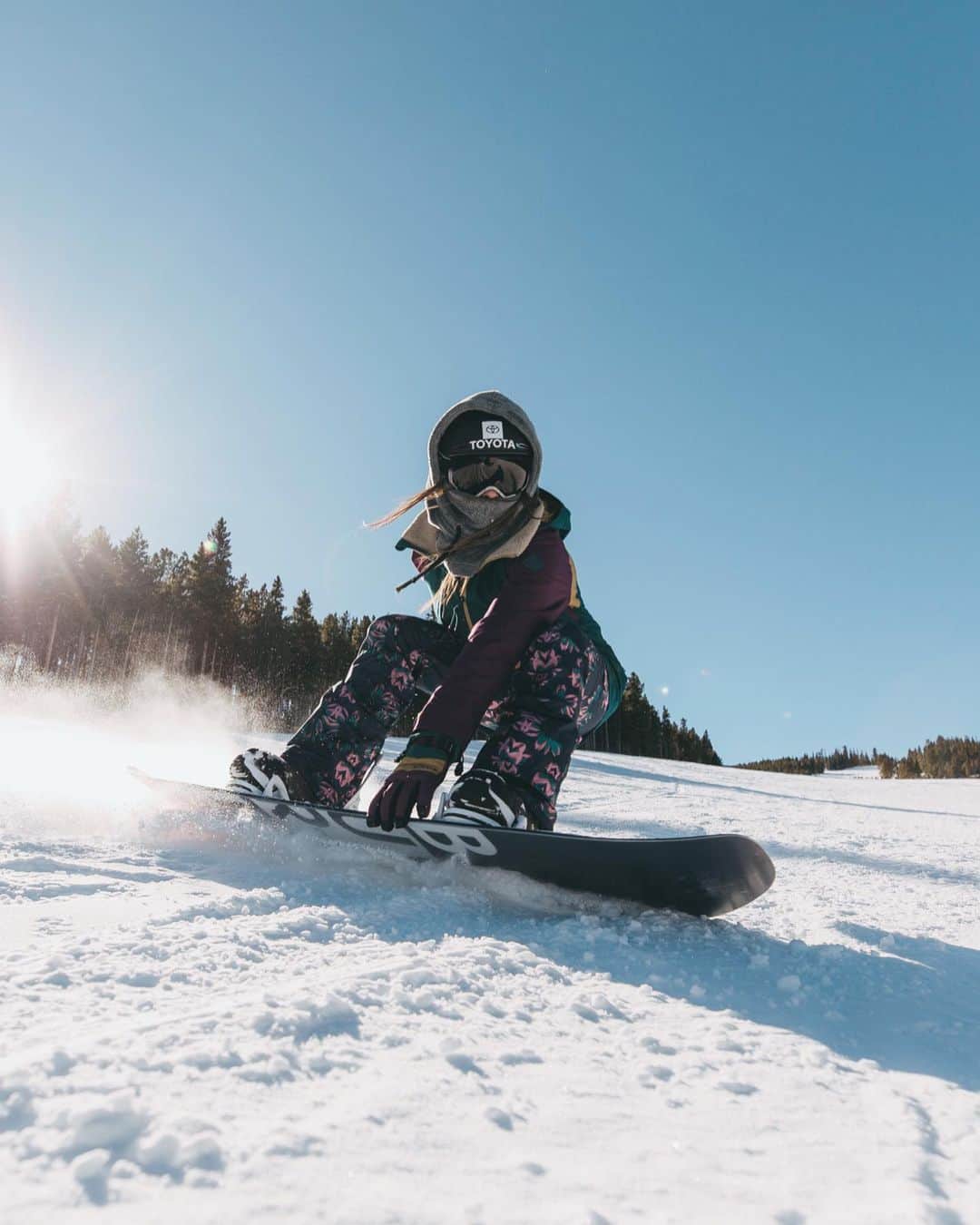 アナログクロージングのインスタグラム：「Kiana Clay (@kianaclay23), the latest addition to the Burton Team, isn’t just pushing the boundaries for adaptive riding, she’s inspiring us all to reimagine what we consider possible in the first place. “The mark I’d like to leave is not only for disabled people, but for every human to understand that the only limitation they have is themselves,” she said. “I want to help people see beyond themselves, what their potential is and what they’re capable of if they’re willing to put in the work.” Read Kiana’s full article in the @nytimes by hitting the link in our bio.」