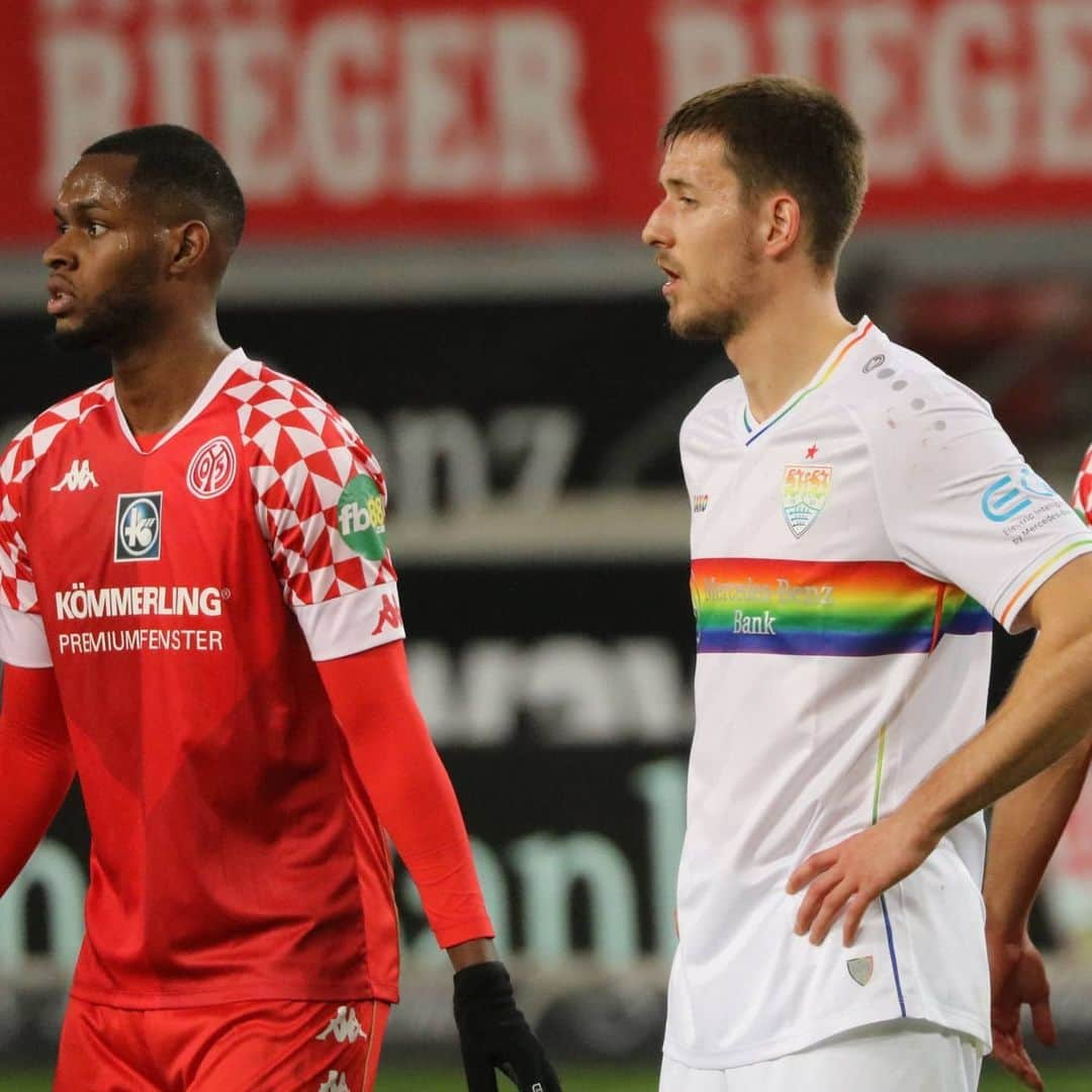 VfBシュトゥットガルトさんのインスタグラム写真 - (VfBシュトゥットガルトInstagram)「Halbzeit in der #MercedesBenzArena. #VfBM05 0:0 ---- #vfbstuttgart1893 #vfbstuttgart #VfB #heimspiel #VfBInsta #auscannstatt #buntundwild #vielmehrVielfalt」1月30日 5時29分 - vfb