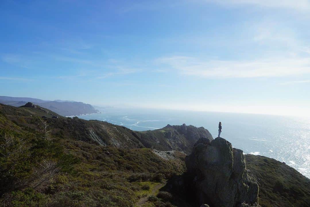 ポリーナ・エドモンズさんのインスタグラム写真 - (ポリーナ・エドモンズInstagram)「you are right where you should be 🕊   _____ #californiacoast #travelgirl #coastlineviews」1月30日 5時35分 - polinaedmunds