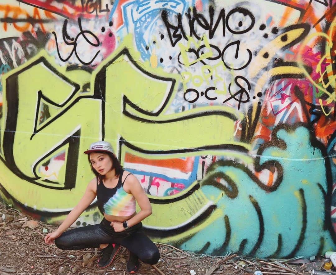 のインスタグラム：「Hello!  Have a great Friday night and weekend❤️  📍#murphyranch #murphyranchtrail  〔Los Angeles USA〕  #losangeles  #hiking  #graphitedrawing  #supremehat #supreme #electricandrose #yogawear #fitnesswear #ottd」
