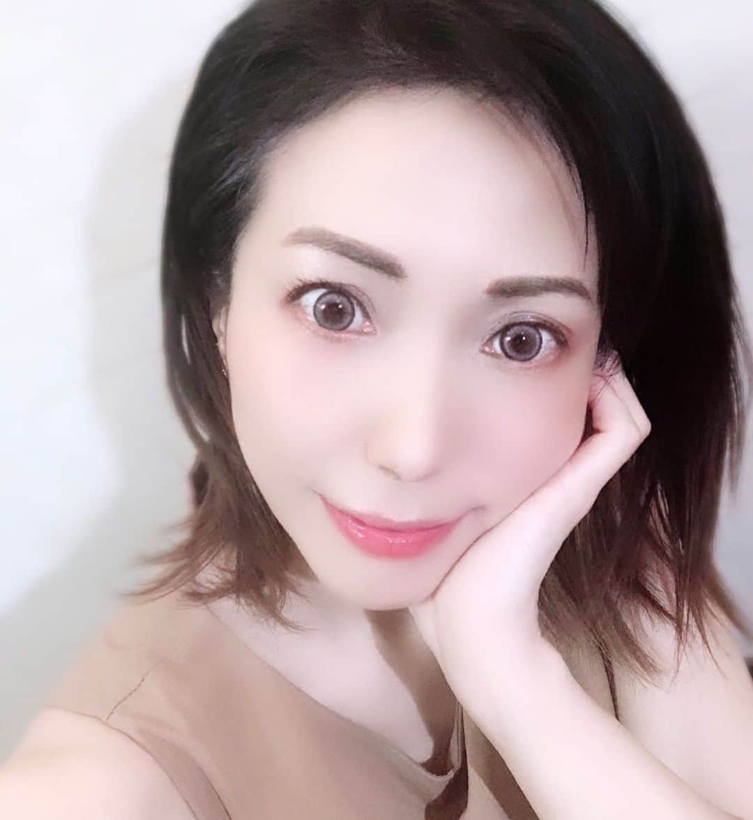 のインスタグラム：「おぱよ🐓🥚🍳🆆🅰🆂🆂🅷🅾🅸! 強い冬型気圧配置にすっぽり❄⛄ 日中は寒さも和らぎそうですが ともかく寒い一日ですので 防寒対策しっかり 暖かな笑顔の一日を！😀💕 ・ ・ ・ #甘乃つばき #甘乃樁 #甘乃桩  #人妻 #熟女 #AV女優 #女优 #做爱 #sexy #AV女演员 #여배우 #AV여배 #horny #tits #pornvids #jav #japanPorn」