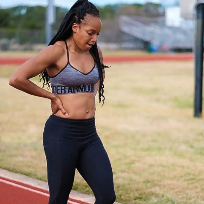 ナターシャ・ヘイスティングスのインスタグラム：「Sometimes you must forget what you feel and remember what you deserve. 💕These workouts are getting tougher and tougher, but the grind is earned, not given! 💪🏽🏃🏽‍♀️📷 @matadi」