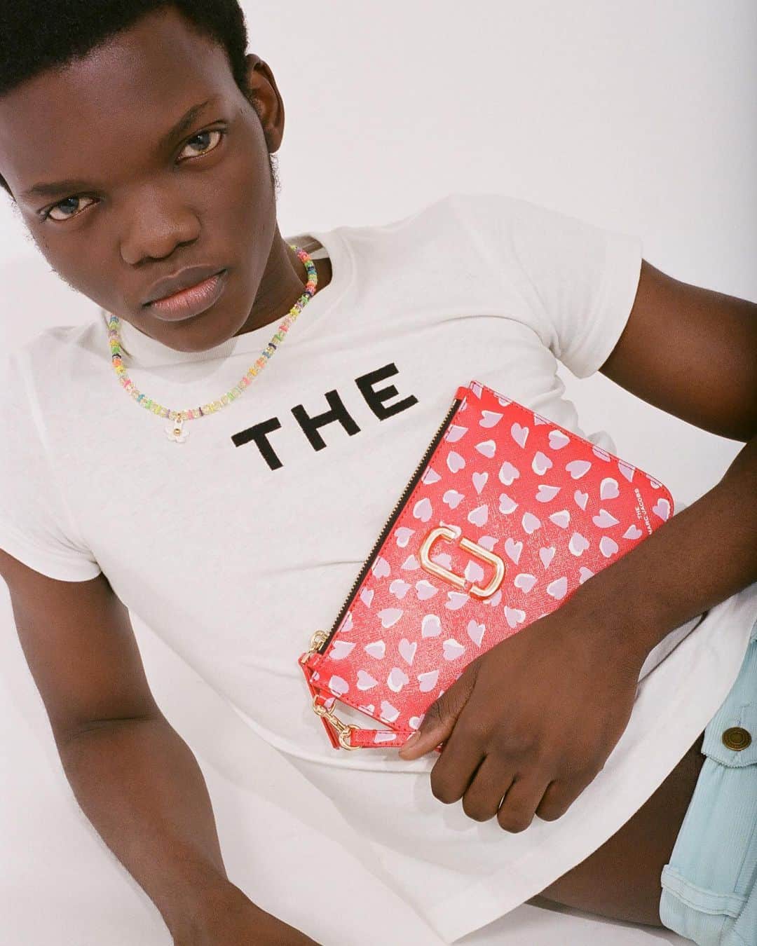 Marc Jacobsのインスタグラム：「Something for everyone you love ♥️ Discover The Valentine’s Day Gift Guide via link in bio.   Aheem with THE SNAPSHOT PRINTED HEARTS WRISTLET.  Photographed by @CobeyArner  December 18, 2020 in New York City.」