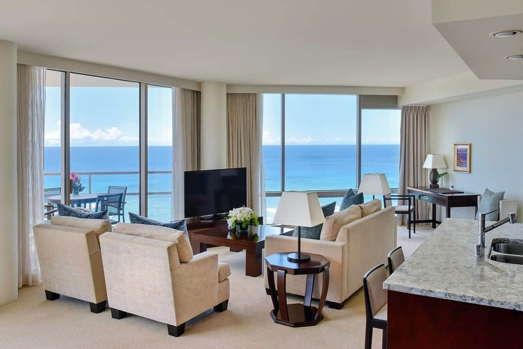 Trump Waikikiさんのインスタグラム写真 - (Trump WaikikiInstagram)「Book Direct & Save to get away from it all in the heart of paradise! #NeverSettle TrumpHotels.com/Waikiki」1月30日 6時00分 - trumpwaikiki