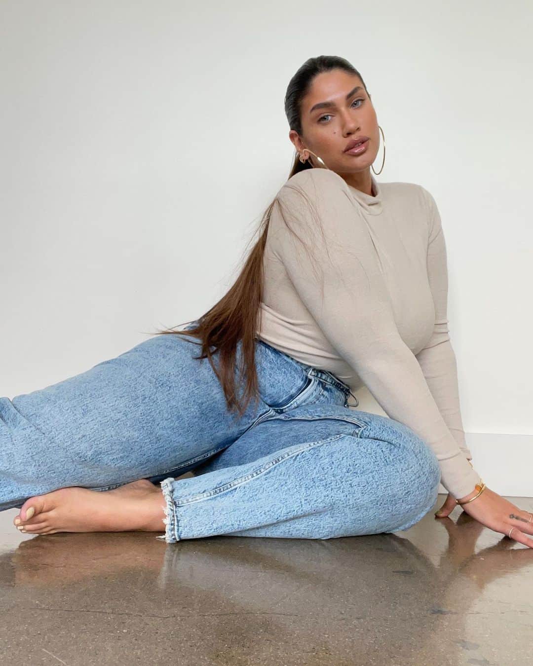La'Tecia Thomasさんのインスタグラム写真 - (La'Tecia ThomasInstagram)「Not so basic basics from @abercrombie👖I’m wearing a size XL in the bodysuit and size 14 jeans. @liketoknow.it #liketkit #abercrombiepartner #abercrombiestyle Screenshot this pic to get shoppable product details with the LIKEtoKNOW.it shopping app http://liketk.it/378wr」1月30日 6時27分 - lateciat