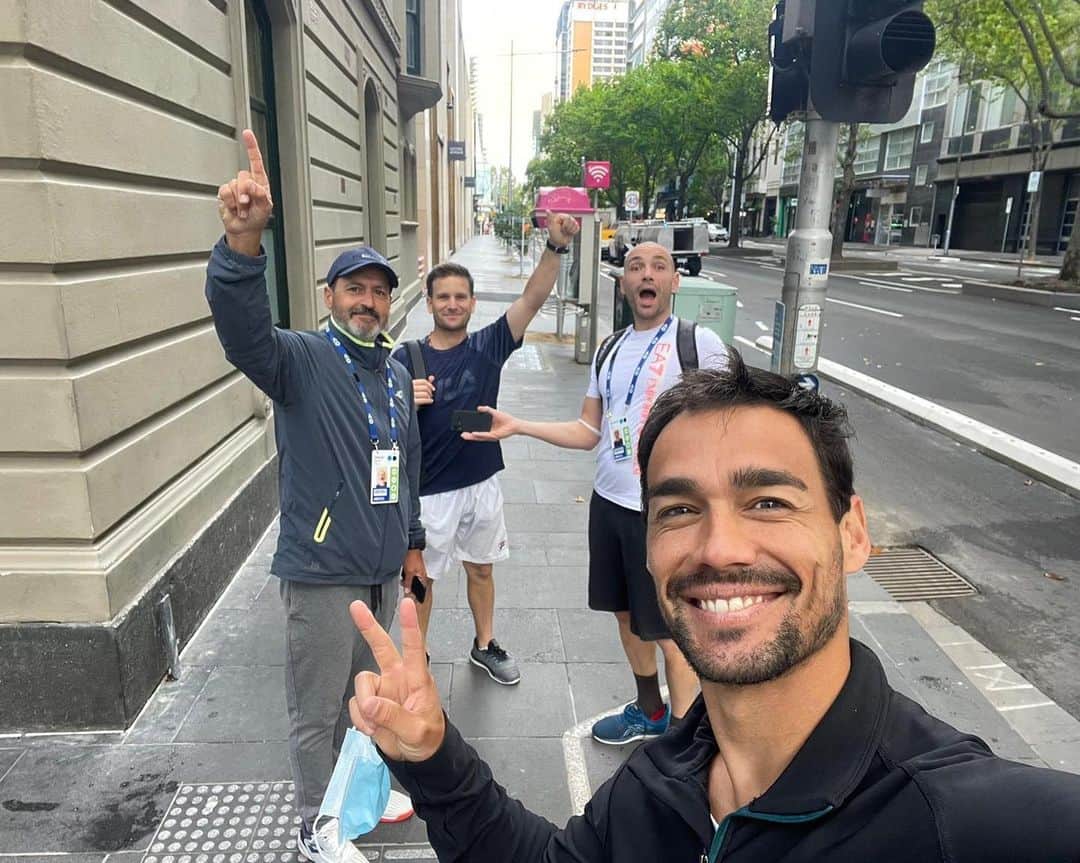 ファビオ・フォニーニのインスタグラム：「Free as a bird  It's the next best thing to be 🎶  #endofquarantine #team #australia」