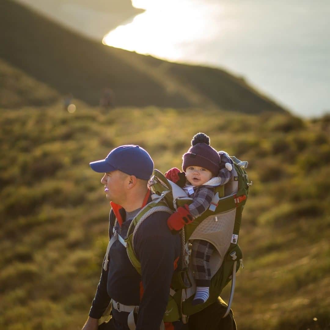 オスプレーのインスタグラム：「“Vulnerability sounds like truth and feels like courage. Truth and courage aren't always comfortable, but they're never weakness.” - Brene Brown 📷 by @LifeofHern  Featured pack from the Poco Series #ospreypacks」