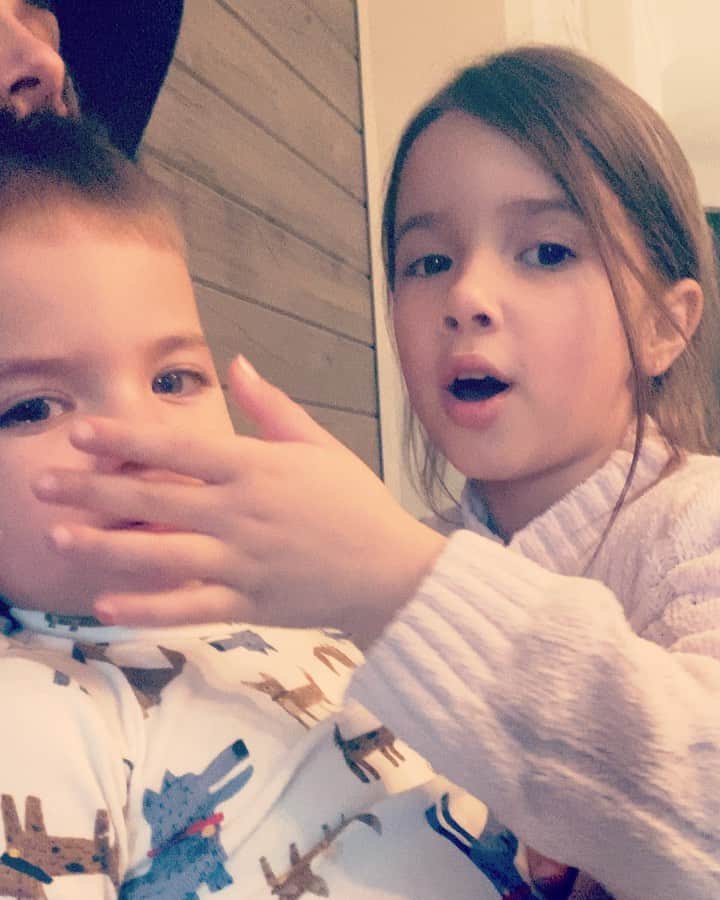 ジャナ・クレイマーのインスタグラム：「This deserves a post. Because we all need a little more love and calming down. Jolie for the win.」