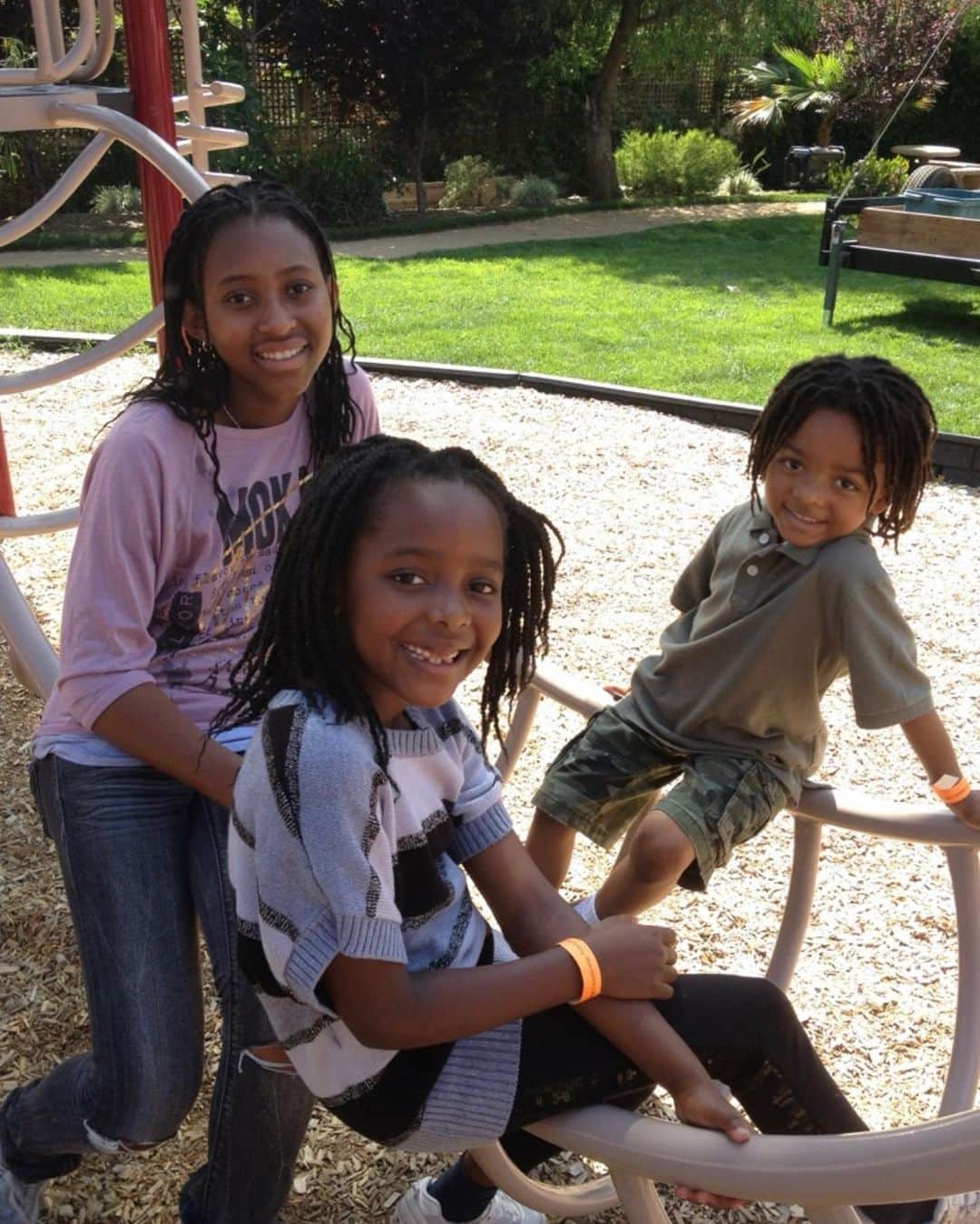 キーシャ・エップスのインスタグラム：「#fbf It’s crazy how fast they grow up ❤️❤️❤️ Our babies. Our heartbeats  #NaturalHair #LocsTwistAndBraids #AllThatBeautifulMelaninInOnePhoto」