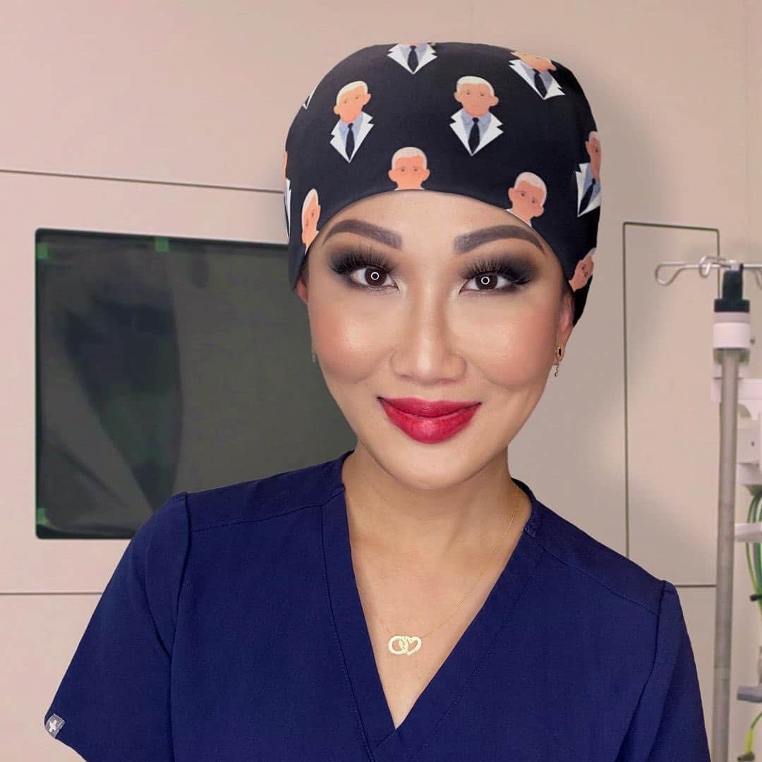 People Magazineさんのインスタグラム写真 - (People MagazineInstagram)「Real Housewives of Dallas star Tiffany Moon is getting candid about her experience with racism, both as a Chinese-American doctor during the COVID-19 pandemic and as a young immigrant growing up in America. In her essay, Moon revealed details of the time a patient requested another doctor. “It brought back this flood of emotions of being that helpless little 6-year-old on the school bus, getting called a c---k…it brought back all those emotions that I thought I had suppressed from 30 years ago,” she wrote. Tap the bio link for her full story, told in her own words. ❤️ #Regram, @tiffanymoonmd」1月30日 7時07分 - people