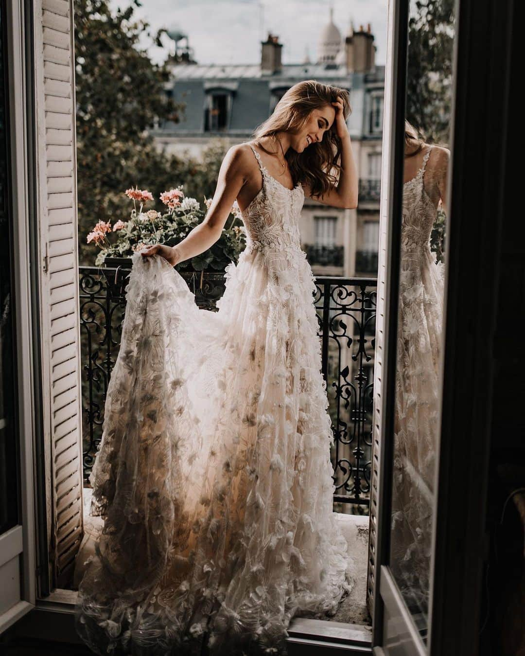 Galia Lahavさんのインスタグラム写真 - (Galia LahavInstagram)「HER PRINCESS MOMENT // How perfect is our #Fabiana 💕✨ @paulinaweddings #GaliaLahav #GLCouture」1月30日 7時16分 - galialahav