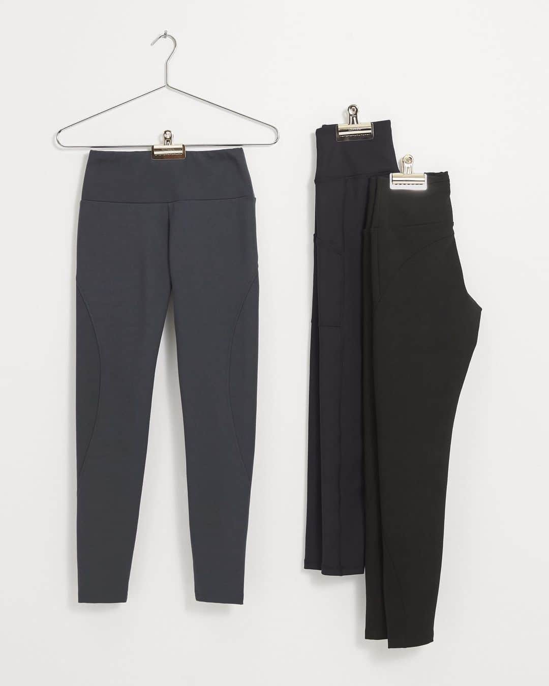 Banana Republic のインスタグラム：「Meet our Ponte and On-the-Go Leggings, featuring sculpt-shaping design to flatter any silhouette and body. Tap to shop.」