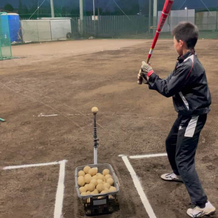 一場靖弘のインスタグラム：「金曜日のアカデミー⚾️ 強風の為、マシンは使わずにバッティング練習‼️ ①早打ち ②置きT ③ロングT ④キャッチボール ⑤二遊間を想定してのケースノック ⑥通常ノック この時期はとにかく振り込む💪一球一球、全力でスイング‼️  #千葉 #松戸市 #流山市 #三郷市 #柏市 #レッドストロングス松戸 #一場靖弘ベースボールアカデミー #両国整骨院 #野球塾 #一場靖弘 #元プロ野球選手 #ベースボール #野球 #野球教室 #個別指導 #ナイター野球 #少年野球 #シニアリーグ #ボーイズリーグ #ポニーリーグ #軟式野球 #硬式野球 #向上心 #アンダーアーマー #生徒募集中 #野球教室 #出張野球教室 #youtube」