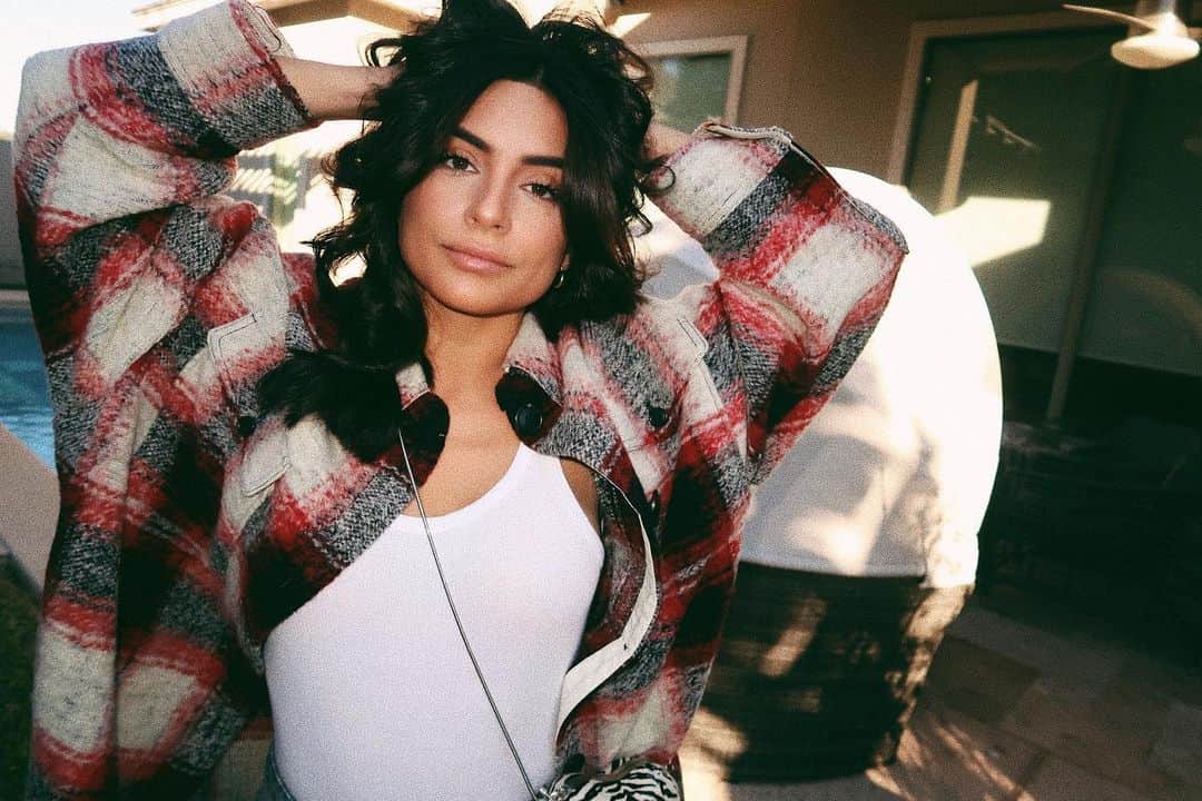 Ana Brenda Contrerasのインスタグラム：「Y para ser más franca Nadie piensa en ti como lo hago yo Aunque te dé lo mismo 🎶✔️」