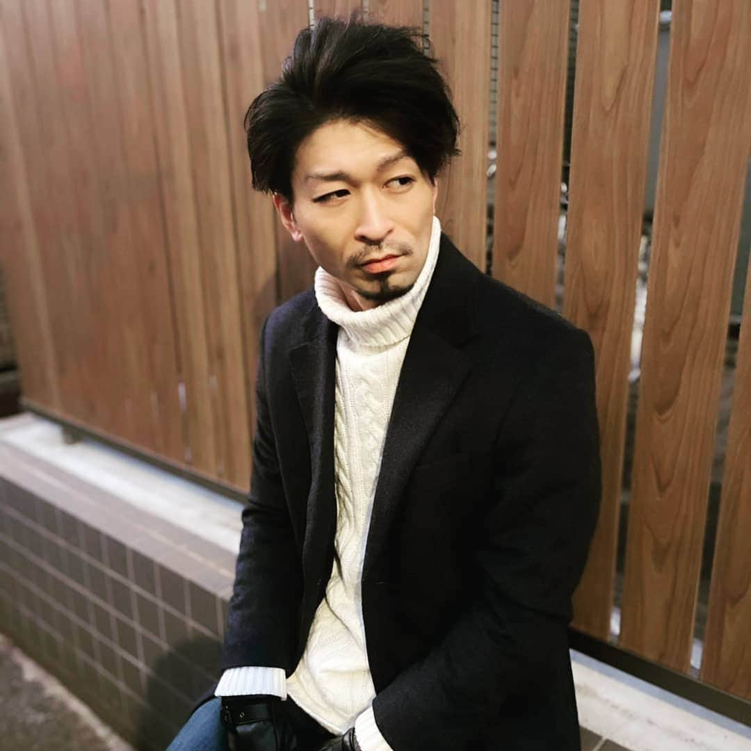 榎木智一のインスタグラム：「. 初老を迎え‼️. . 人生の折り返しにはいりましたw. . 自分にとって👍. . 良き出逢いをしてくれた皆様にありがとう🙇. . Jast be yourself🍄. . これからもよろしくお願いします🙋. . #榎木智一 #俳優 #誕生日 #40歳 #四十路 #1月30日 #水瓶座 #happybirthday #thankyou #感謝 #大人コーデ #takeokikuchi #drmartens #ciaopanic #globalwork #nanouniverse #japanese #actor #followme #演員 #배우」