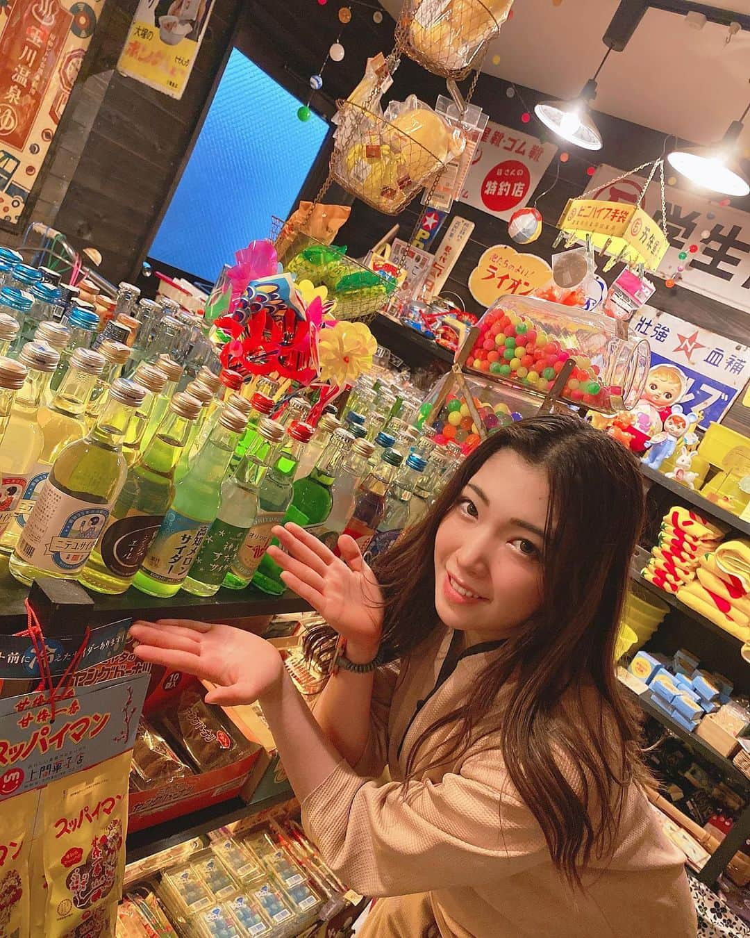 美波沙耶さんのインスタグラム写真 - (美波沙耶Instagram)「レトロなお店とかってめちゃくちゃいいよね😚😚😚 しかもここが温泉なところが最高♨️✨ のんびり温泉に浸かって、のんびり美味しいもの食べて心も身体もしっかり休まったー！！！！！！！ やっぱり山っていいね💭☀️ ・ #美波沙耶 #セクシー女優 #バンビプロモーション所属 #バンビプロモーション #♨️ #温泉 #ときがわ町 #玉川温泉 #レトロ #駄菓子 #温泉女子 #フォローミー #フォローしてね #フォロー大歓迎 #有名になりたい #instagram #instapic #instalike #instagood #insta #followｍe #follow #japanesegirl #japan_of_insta #japan_daytime_view #japan_photo #昭和レトロ #懐かしい #埼玉観光 #埼玉」1月30日 7時41分 - saya3na3