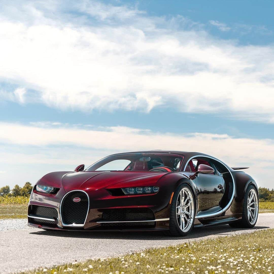 CARLiFESTYLEさんのインスタグラム写真 - (CARLiFESTYLEInstagram)「Bugatti Chiron sitting on @anrkywheels 😍 What do you think? #carlifestyle #chiron #bugatti」1月30日 7時49分 - carlifestyle