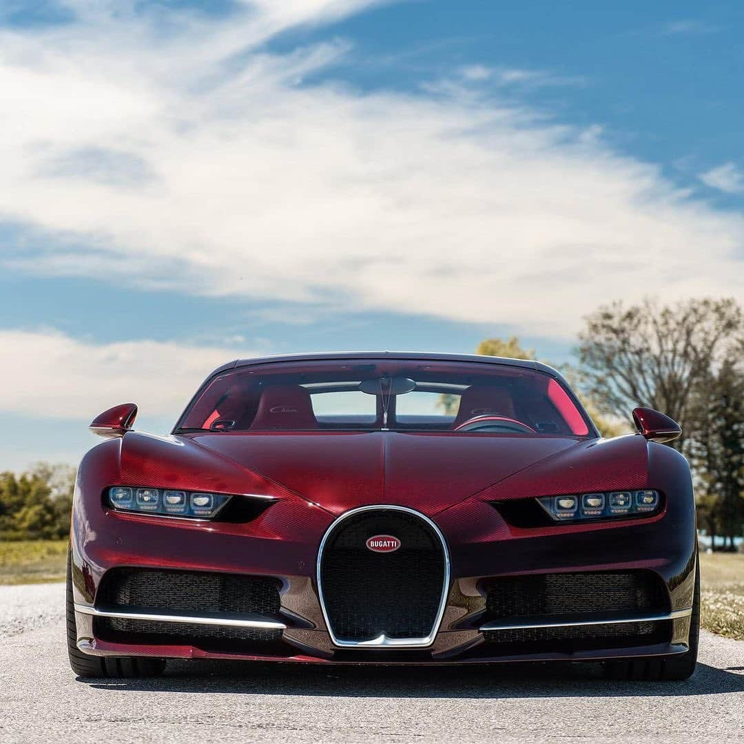 CARLiFESTYLEさんのインスタグラム写真 - (CARLiFESTYLEInstagram)「Bugatti Chiron sitting on @anrkywheels 😍 What do you think? #carlifestyle #chiron #bugatti」1月30日 7時49分 - carlifestyle