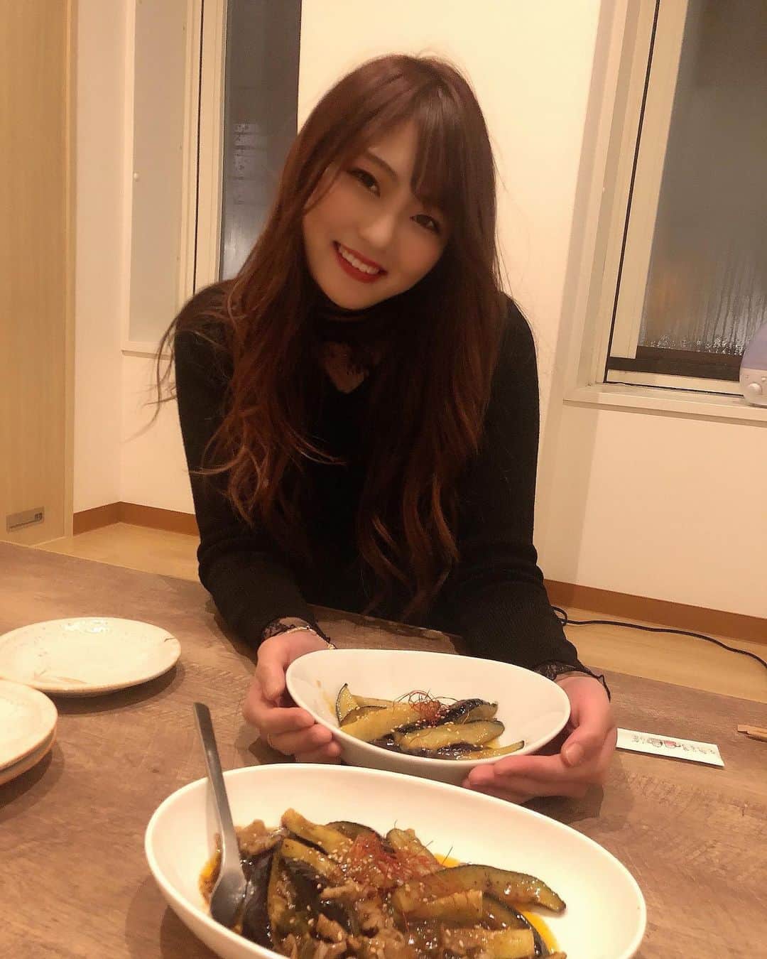 のインスタグラム：「ナス好きさやかスキ 12月はあっちゃんの birthdayお祝いしていただき本当にありがとうございました💓💕💗感謝いっぱいの birthdayになったよ🌷🌷🌷🌷🌷🌷🌷🌷🌷🌷🌷🌷🌷 配信にも来てくれてありがとー♥️ thank youです😭🙌✨💓 皆様から暖かいギフトをいただきまして 改めて本当にありがとうございます😭✨ 🌸🌸🌸🌸🌸🌸🌸🌸🌸🌸🌸🌸🌸 1月こそイチナナLive配信ちゃんと頑張りまーす‼︎‼︎ 皆様に毎日smile〜😚♥️届けられる様に 💕💗張り切って頑張りまーす🙌✨😭 ☺️なんだかんだ言って、私が1番〜 皆様に配信で元気頂いてます♪😙ﾍﾍ 🌼🌼🌼🌼🌼🌼🌼🌼🌼🌼🌼🌼🌼 いつもありがと〜って言えて 幸せな気分にさせて頂いているのは 私だぁ☺️😂💓💗🙌笑笑 💕🐝🌻☺️🌼🌈🤍エランドール🎷ＰＭ8:00-ＡＭ1:00です🚨ｴﾗﾝﾄﾞｰﾙ＆ﾀｰｹﾞｯﾄにも是非遊びに来てください〜✌️🐰💕🌻 　1月はエランドール《あさみさん》の お誕生日 ✨birthday月です1.11.です💛次の日は😳😳✨《わかなちゃんの》 birthdayです💗💕お祝いラッシュLUSHでーす！！✨おめでとう🎉💗ﾍﾍ 来てくれるだけで♥️ありがとー！！！！♥️ 素敵な birthdayになったよ✨💕😚感謝いっぱいです♥️ 👆ちなみにｴﾗﾝﾄﾞｰﾙが本業です✨ さやかは話すことがめちゃめちゃ大好き💕 なんだなぁってここ最近凄く感じてます‼︎ 毎日初めての出逢いにワクワク🎉ドキドキ💓 毎日オシャレして可愛いメンバーちゃんと一緒に元気に皆様のご来店をお待ちしております‼︎ さやか→🥸Instagram🍑📷♡https://www.instagram.com/ssayaka0904/ も🙌✨🎉1.8万人✨🙌なりました🙌 皆様チェックして頂き本当にありがとうございます☺️💕💗💓嬉しい😆thank you〜 改めて本当にありがとうございます😭✨ ♥️♥️♥️🎉♥️♥️♥️🎉♥️♥️♥️🎉♥️♥️♥️ 今後とも宜しくお願い致します🥺。 ⚠️イチナナLIVEアプリ⚠️ダウンロード無料です 《さやか０９０４》🐝検索 ⚠️毎朝6時から6時45分までやってます🐼🐼 😚もし良かったら毎朝待ってますよー！！☺️ #帯広エランドール #帯広E'lan d'or#帯広ラウンジ #帯広スナック#帯広snack #帯広 #十勝帯広 #帯広飲み屋 #帯広写真 #帯広ローヤルプラザビル #北海道 #帯広可愛い #帯広ホステス #帯広飲み放題 #帯広アルバイト募集#帯広アルバイト#帯広求人 #帯広おすすめ #帯広女の子#帯広バイト募集 #帯広オシャレ#帯広グルメ#帯広看板娘#帯広ダンス#帯広オフィスK#帯広祭り#帯広コスプレ#帯広イベント#帯広ターゲット」