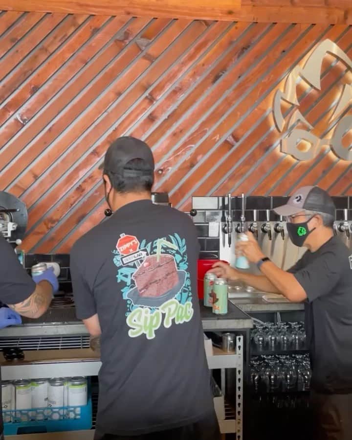 Zippy's Restaurantsのインスタグラム：「The Beer Lab HI x Zippy’s Pastry Stout sold out in one minute. Don’t sleep on the limited-edition t-shirt. Buy it now on Zippys.com.」