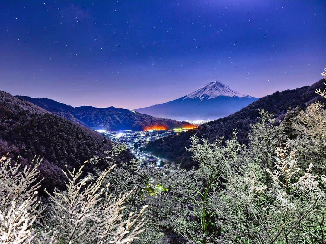 phantastic420のインスタグラム：「. 🤩🤩Mt.Fuji is the most “phantastic” Mountain🗻 in the world.🤩 #富士山 #mtfuji #japan #snow ⛄️ #phantastic420photography #mostphantasticmtfuji #selamatpagi  #goodmorning  #おはようございます  #สวัสดี 🙏#สวัสดีครับ 🙏🇹🇭😇😇😇😇😇🗻😇😇😇😇 🇹🇭#Thailand now 🤣#サワディーカップ 🙏#サワディー 🙏 皆さんの雪写真が羨ましすぎるので雪の降らない国よりポスト🤣🇹🇭」