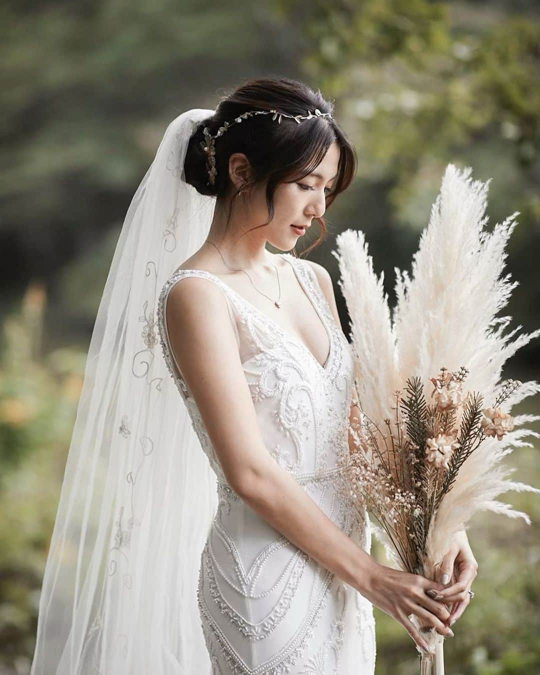 淡輪優希のインスタグラム：「@emah_wedding 💐.../2019 photo by @sanomadoka_photo 📷  #仙台ロケーションフォト #前撮り #ウェディングドレス #ウェディングフォト #結婚式前撮り #ロケーションフォト #プレ花嫁 #卒花嫁」