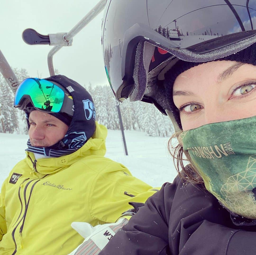 アラナ・ニコルズさんのインスタグラム写真 - (アラナ・ニコルズInstagram)「In the 3 runs we got in at @borealmtn today I got called a “savage” a “legend” and “bud” all by different people, just for being out there. Made me laugh because on one hand while those people that see me and comment cause im in a mono ski are stoked because I’m doing it (which is awesome) they also have no idea that on one hand, I used to ski race at speeds up to 70 mph, I travelled the world and won gold medals and then on the other hand, I just fell over in 4 foot of powder today cause I ran out of speed and couldn’t move at all... not savage🤣🤣🤣  . . #stayhumble #thatsdeep #imnoryourbudbro #hottubtimemachine @roytuscany #afternoonhotlaps #friyay @wellslamontsnow @smithoptics @eddiebauer @phunkshunwear @teamtoyota」1月30日 13時45分 - alanathejane