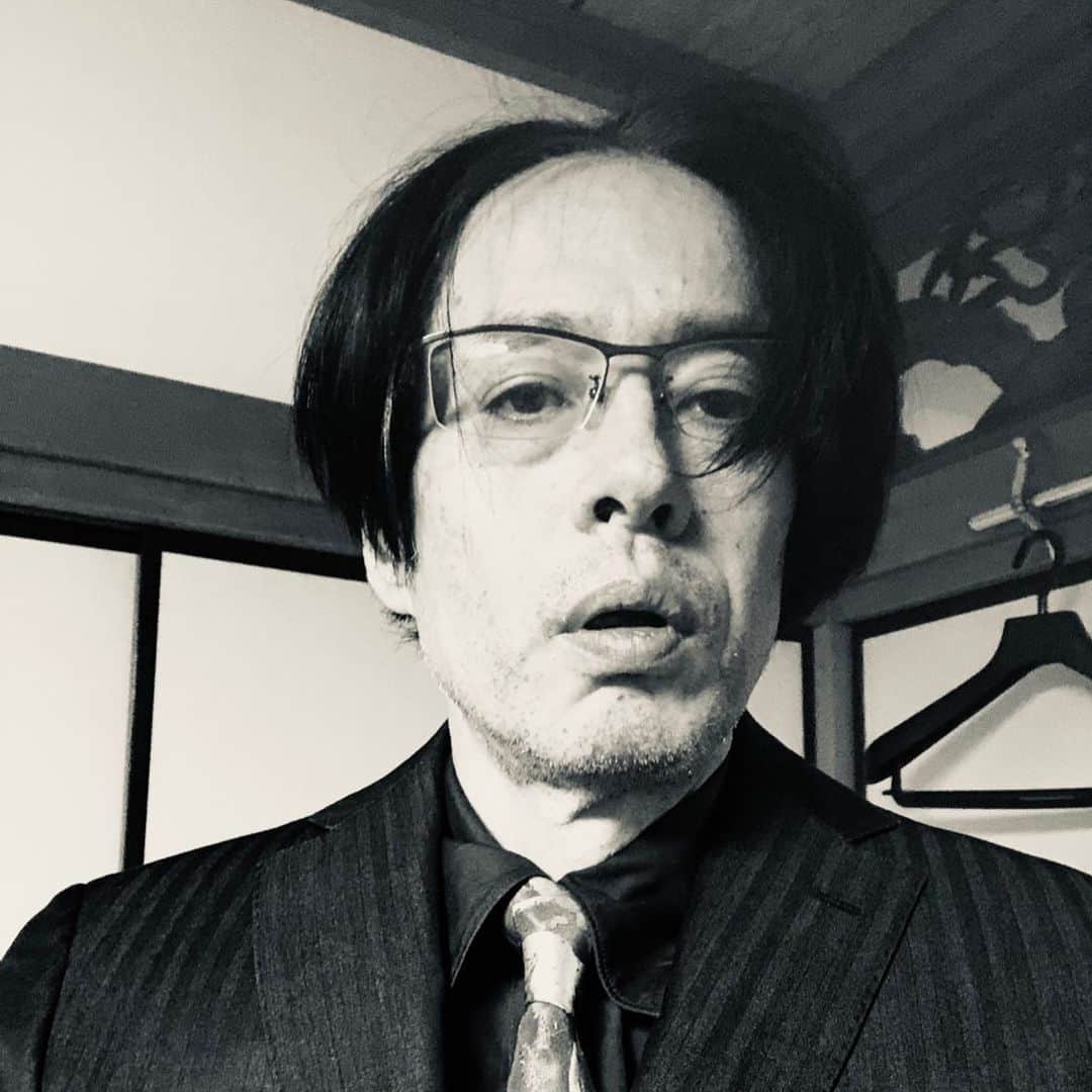 町田康のインスタグラム：「おまえは働け。」