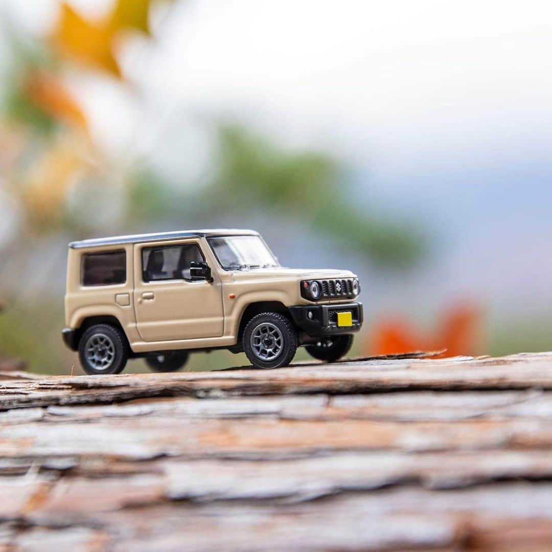 kyosho_official_minicar toysさんのインスタグラム写真 - (kyosho_official_minicar toysInstagram)「. KYOSHO MINI CAR & BOOK No.4 SUZUKI JIMNY 第4号はファミリーマートで発売中！ （店舗によりお取り扱いがない場合がございます。）  詳しくはプロフィール欄のURLより Japan Market Only  1:64 Diecast Model SUZUKI JIMNY @haluka___m  #kyosho #kyoshominicarbook #suzukijimny #jimny #jb64 #bfgoodrich #allterrain #jdm #outdoor #camp #京商 #ファミリーマート #スズキジムニー #新型ジムニー #ジムニーのある生活 #ジムニーのある風景 #ジムニーライフ #ジムニー乗り #アウトドア #キャンプ #ミニカー #京商ミニカーブック #ミニカーコレクション #ジムニー女子 #ミニカーのある風景 #ミニカーのある生活 #ミニカー女子 #jimny女子 #ソトアソビ www.kyosho.com」1月30日 8時18分 - kyosho_official_minicar_toys