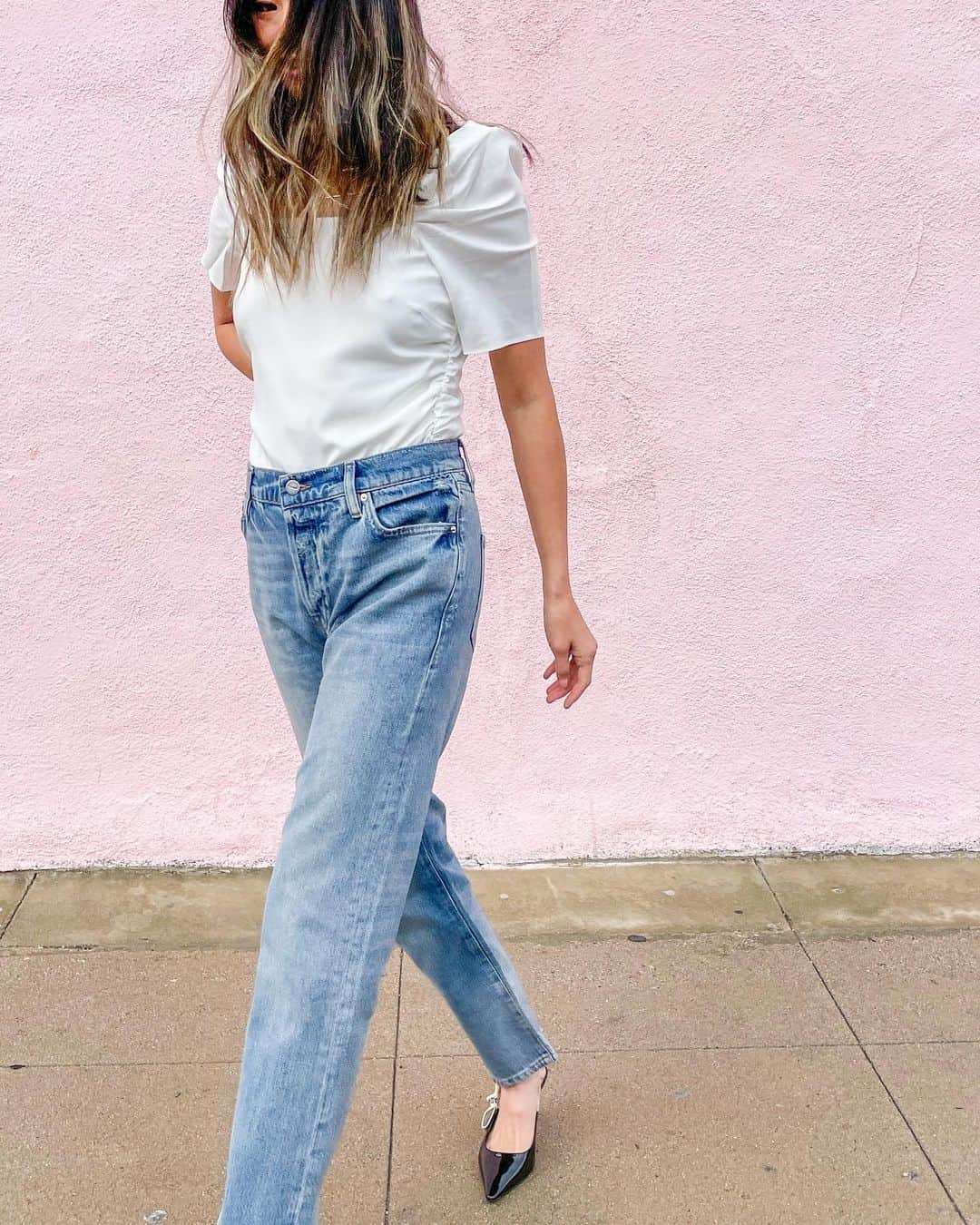 ジェイミー・チャンさんのインスタグラム写真 - (ジェイミー・チャンInstagram)「Any day dressing up and being comfortable is a win. Knowing that these @FRAME Le slouch jeans are sustainable is icing on the cake. Get 20% off your first @FRAME purchase with code JAMIE20 😘 #FRAMEbyYou #framepartner」1月30日 8時29分 - jamiejchung