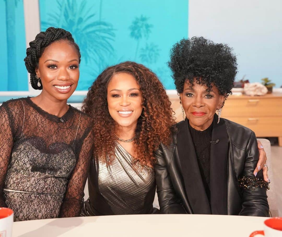 イヴさんのインスタグラム写真 - (イヴInstagram)「#fbf Honoured I was able to meet such a #legend the incredible #queen #cicelytyson 🙏🏾🖤 👸🏾along with the beautiful #xosharoquemore #thetalk」1月30日 8時49分 - therealeve