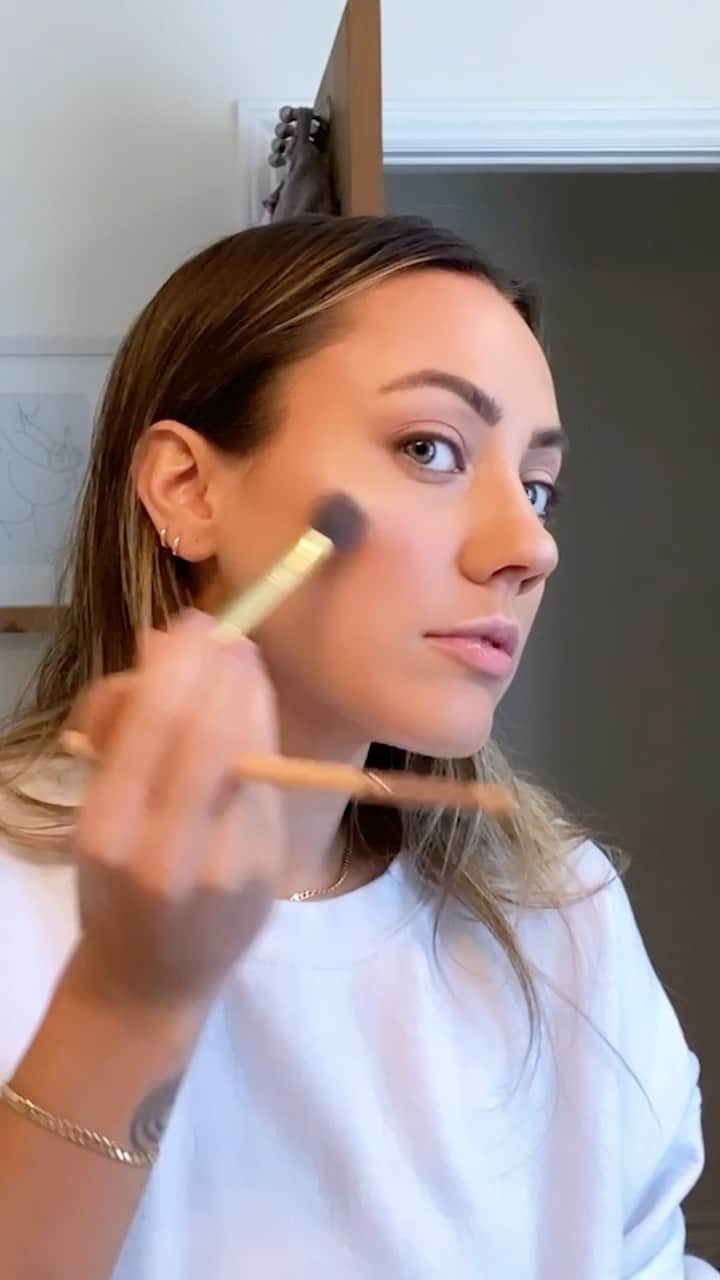 Camden Scottのインスタグラム：「Attempting @haileybieber’s look by @jenatkinhair and @dendoll」