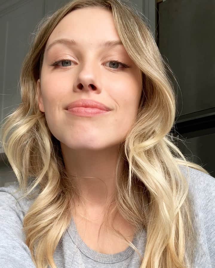 グレイシー・ドジーニーのインスタグラム：「Auditions from home are going great! Love having such a unique background track to really help me stand out! #somanytools #somuchnoise #SOS」